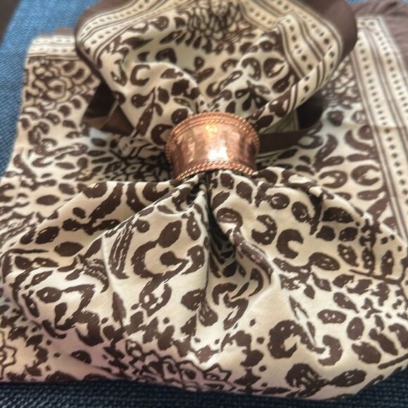 World Market Square Floral Cotton Napkins (4) 20”x20” - Picture 2 of 4